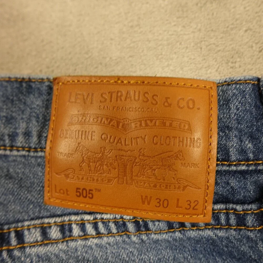 Levi’s Premium 505 Jeans Men’s 30x32 Straight Leg Light Indigo Classic‎ Denim